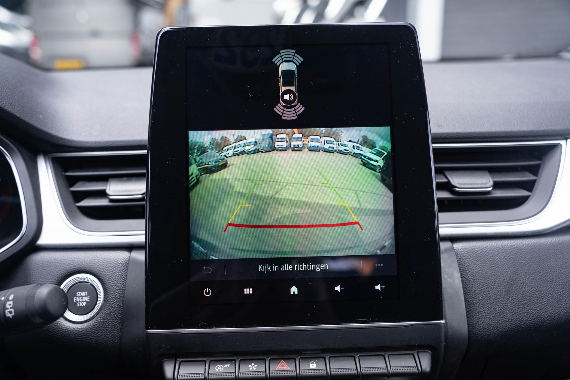 Parkeersensoren achter met achteruitrijcamera en sonische weergave