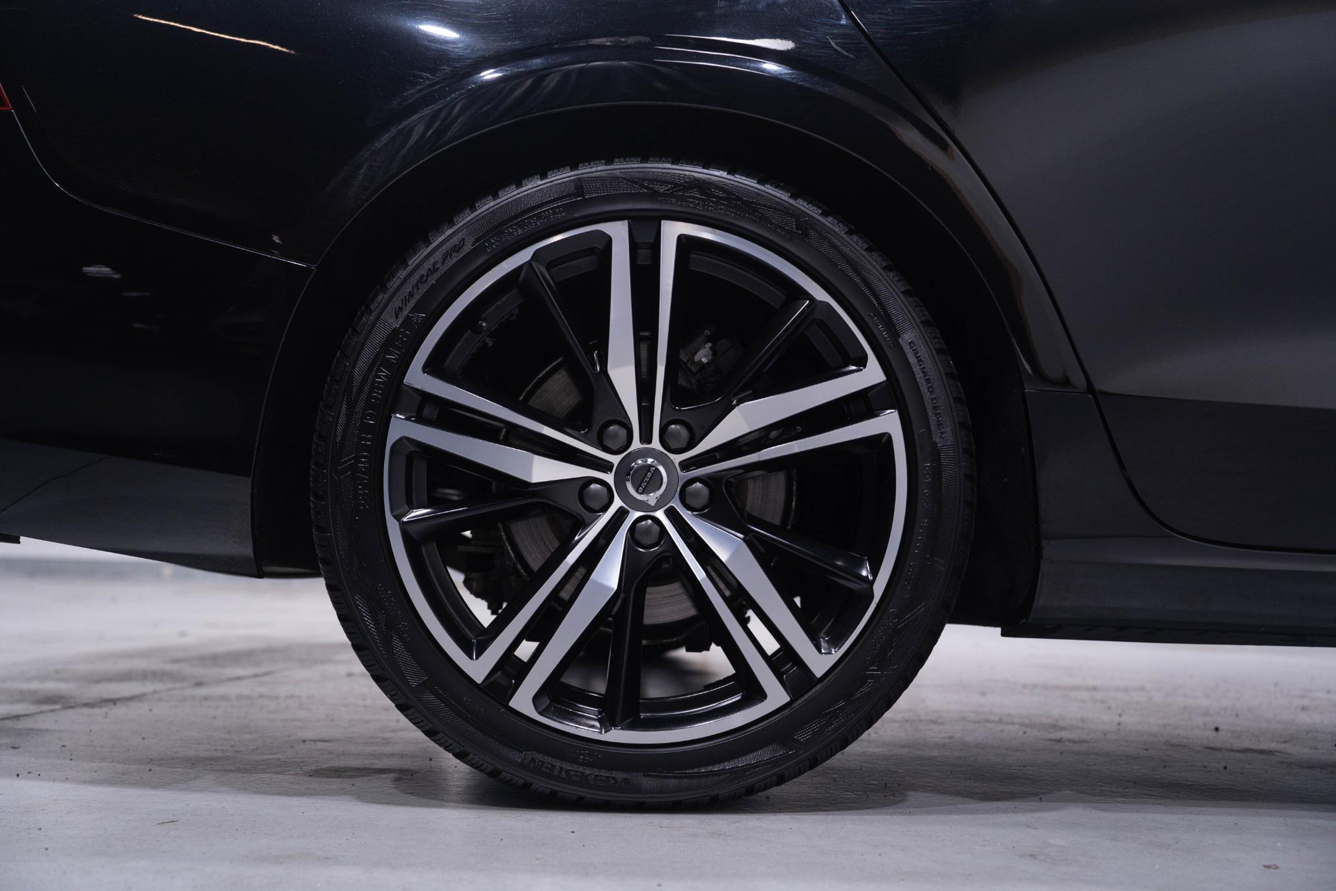 19" 5-Triple Spaaks Matt Black / Diamond Cut velgen met 235/40 R19 banden