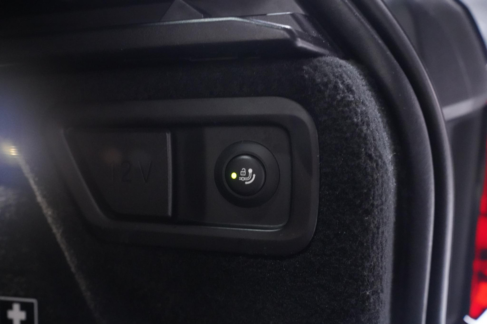 Trekhaak met elektrisch wegklapbare kogel