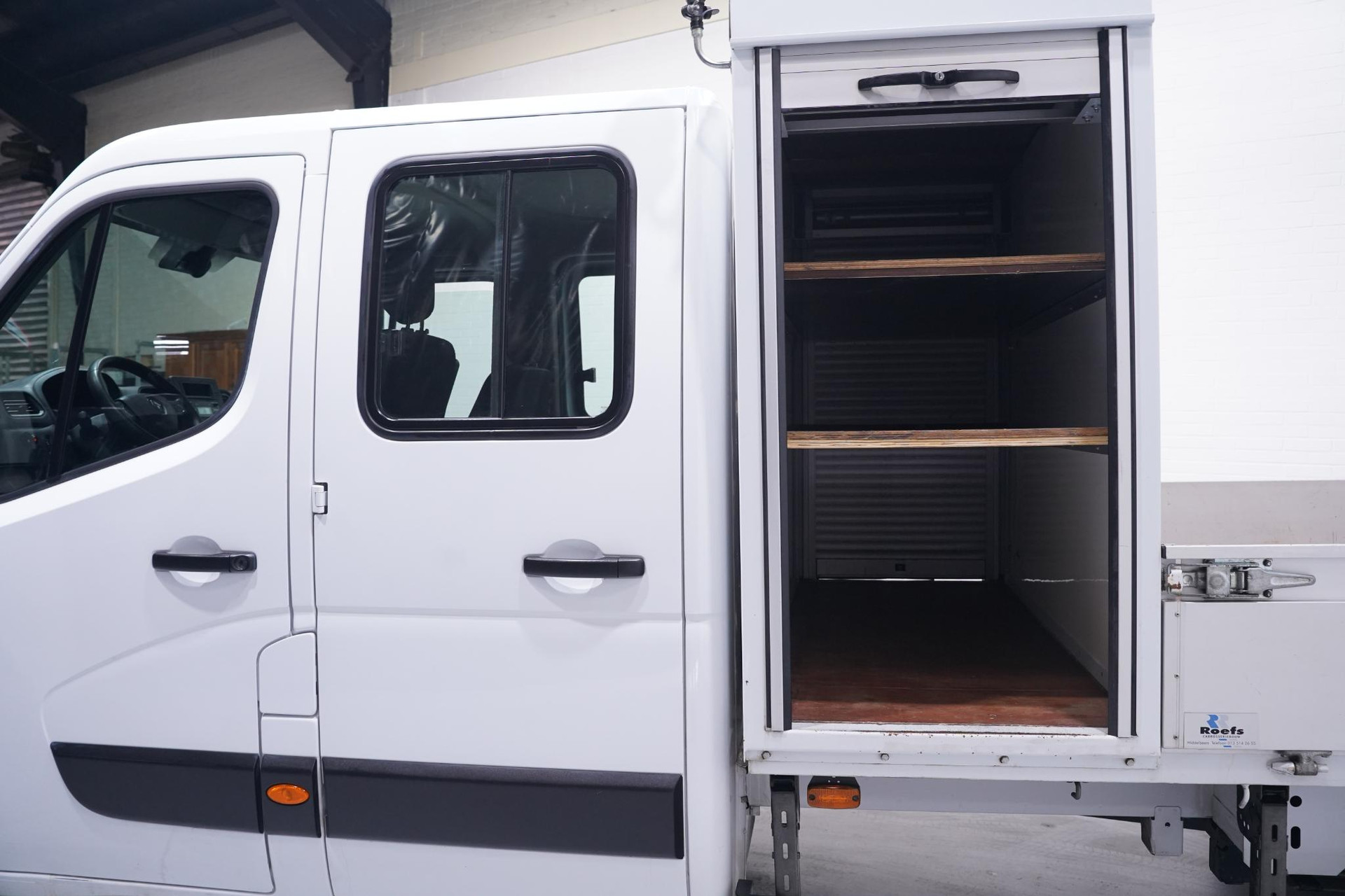 Opbergkast achter cabine