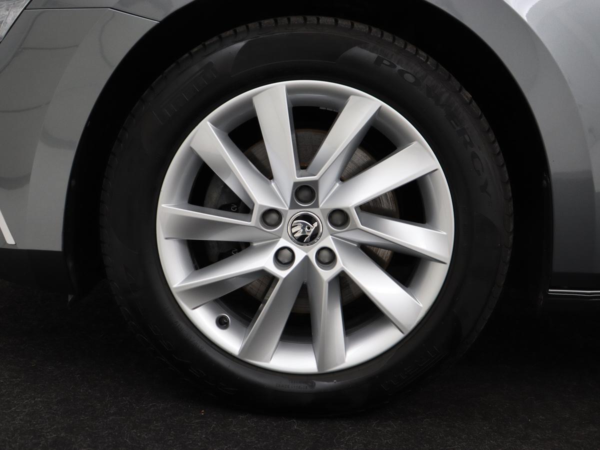 Lichtmetalen velgen 17" Triton met lage rolweerstand banden (215/55 R17)