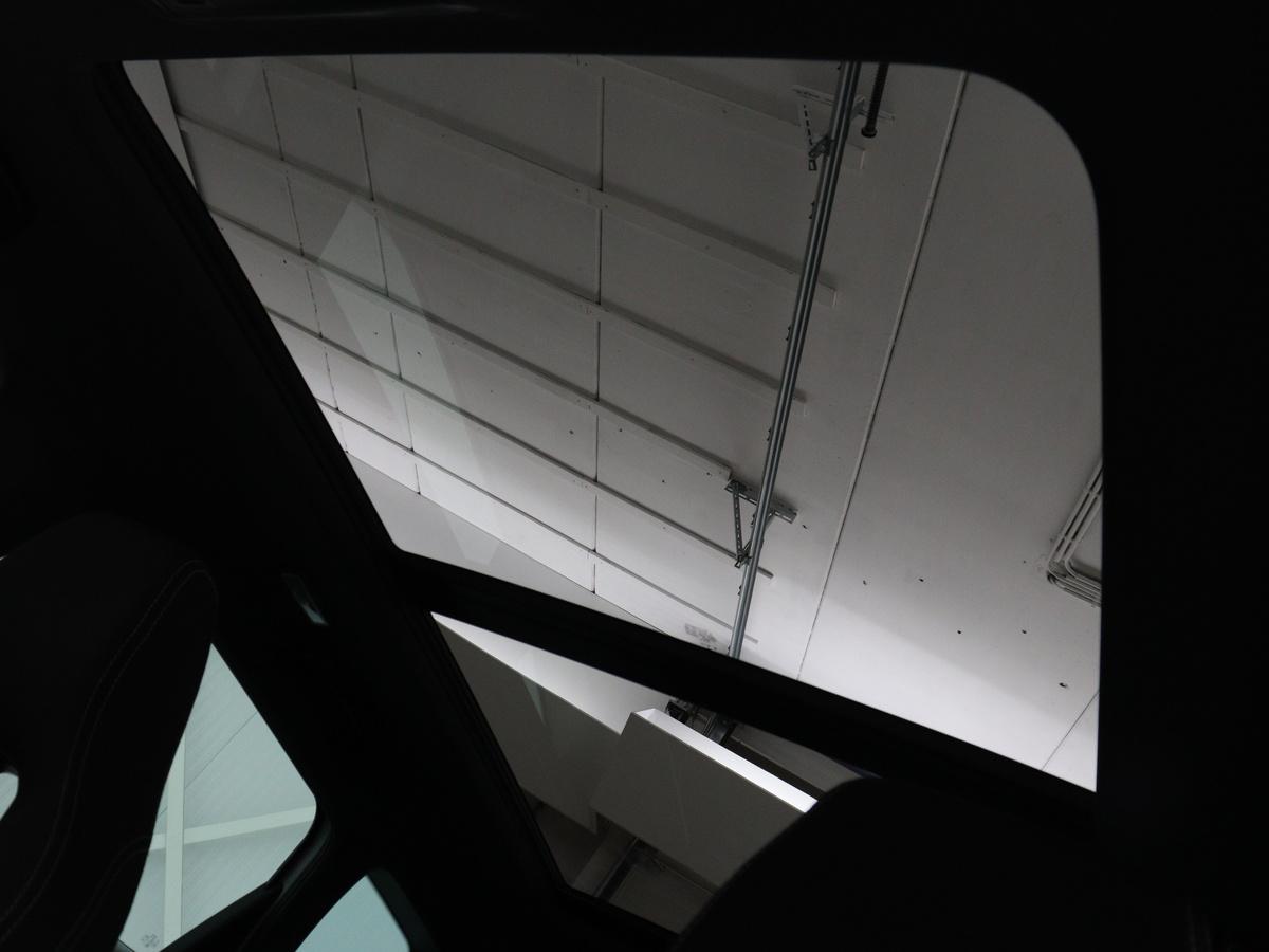 Elektrisch bedienbaar panoramisch glazen schuif-/kanteldak
