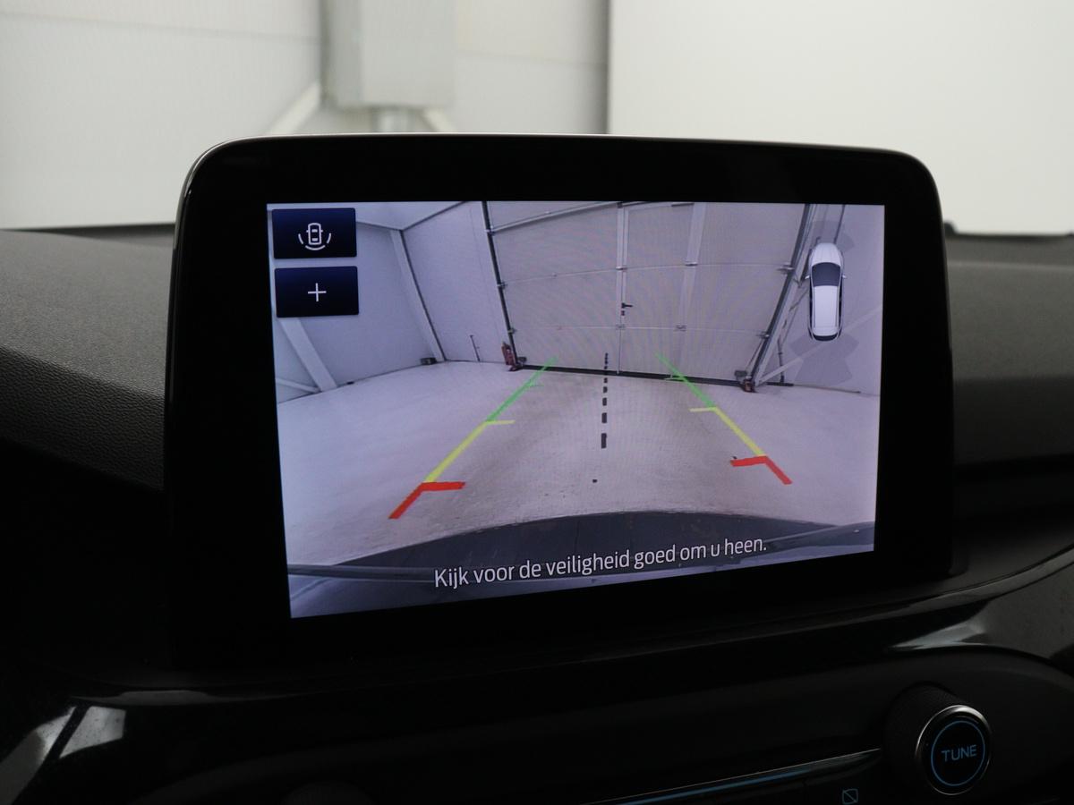 Achteruitrijcamera - projectie van de omgeving achter de auto in het navigatiesysteem