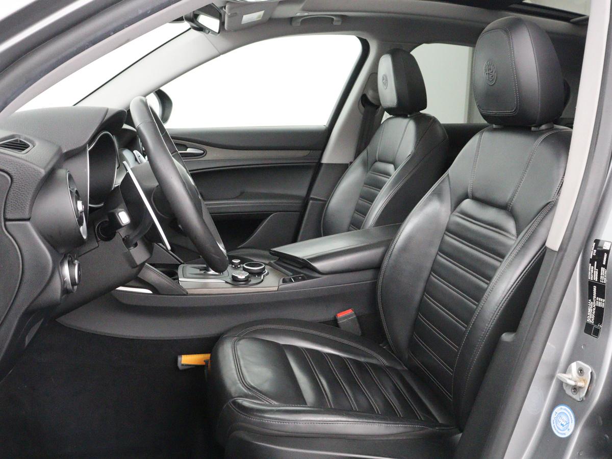 Stoelen met lederen bekleding