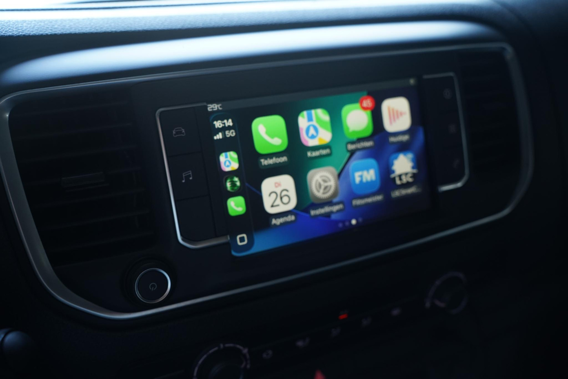 Apple CarPlay/Android Auto