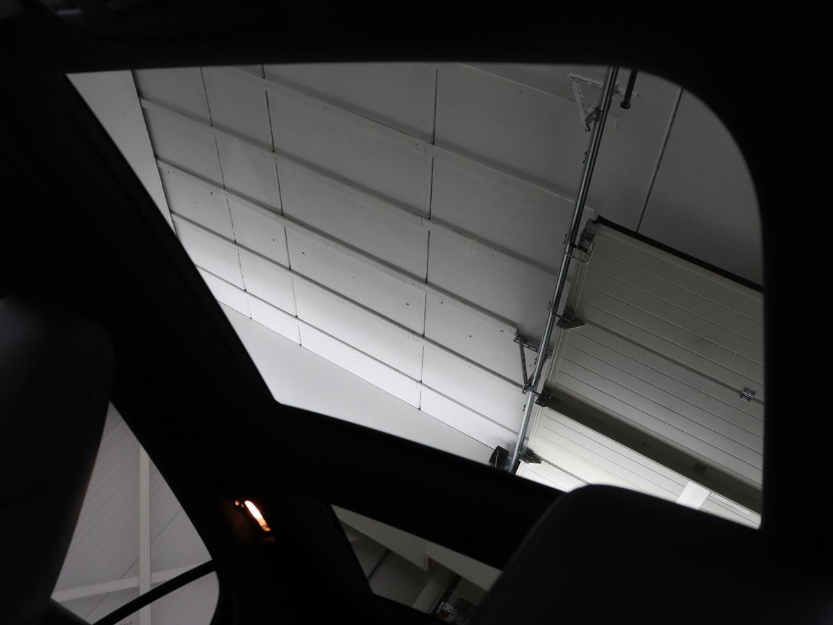 Panoramaschuifdak van glas, elektrisch met comfortsluiting en elektrische, tweedelige zonnerollo