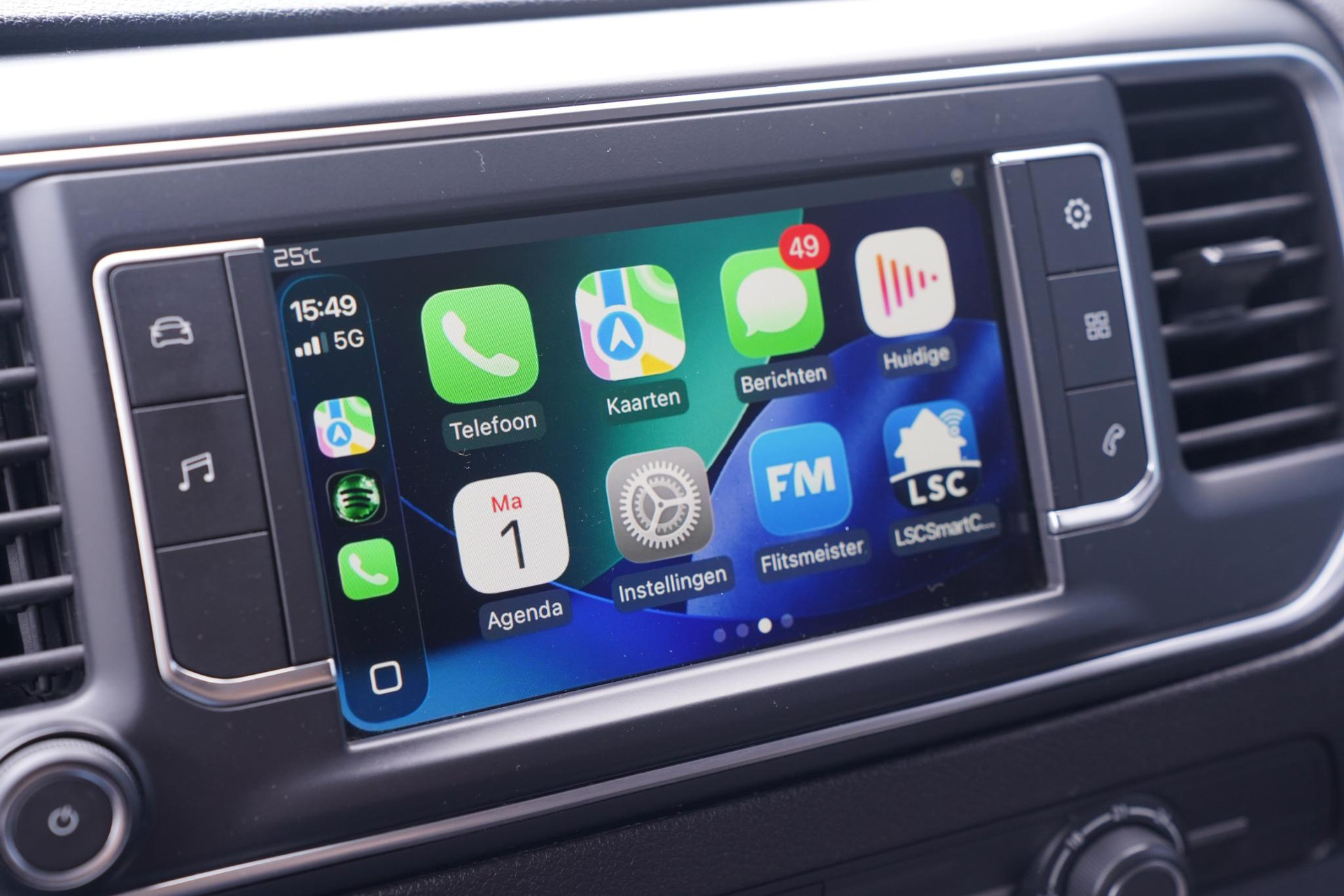 Apple CarPlay/Android Auto