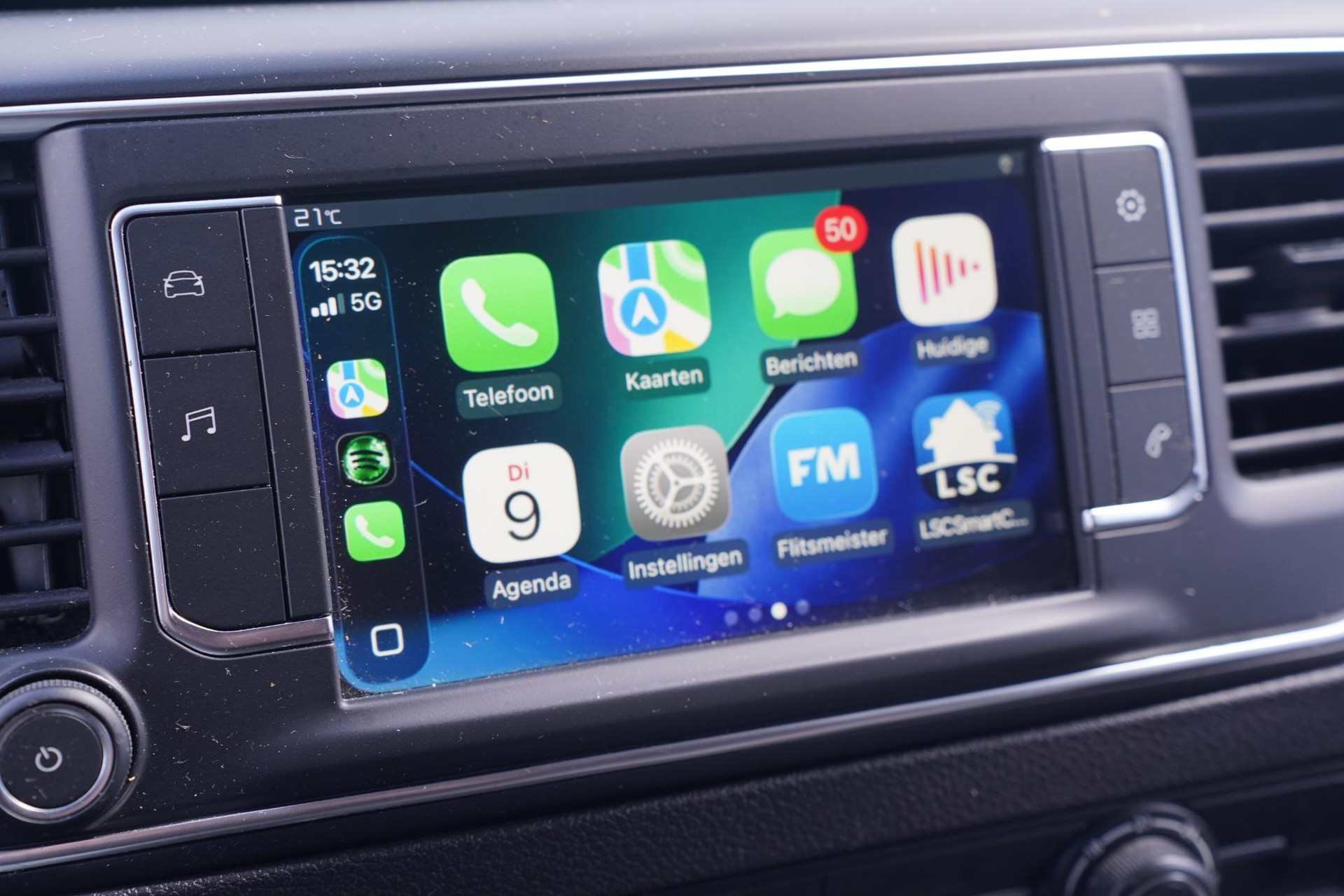 Apple CarPlay/Android Auto
