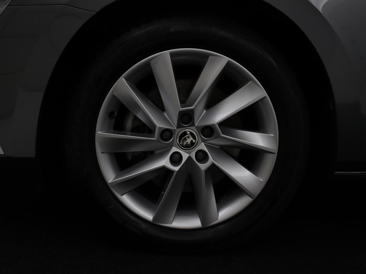 Lichtmetalen velgen 17" Triton met lage rolweerstand banden (215/55 R17)