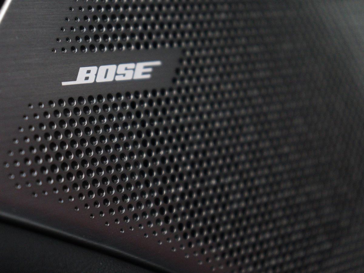 Bose® premium audiosysteem met 12 designspeakers met Gloss Black afwerking