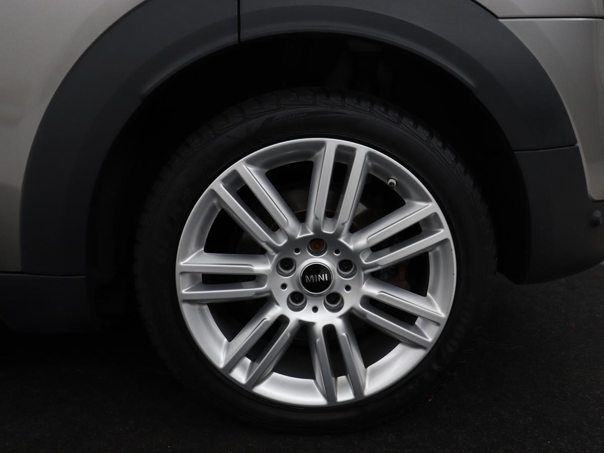 18" Pin Spoke 7.5J × 18 225/50