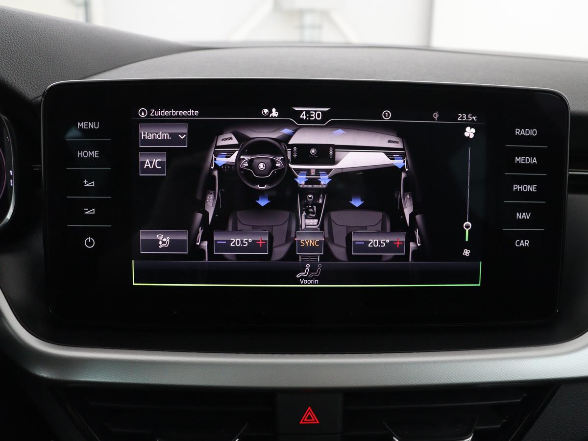 Climatronic (elektronisch geregelde airconditioning met vochtigheidssensor) en automatisch dimmende binnenspiegel