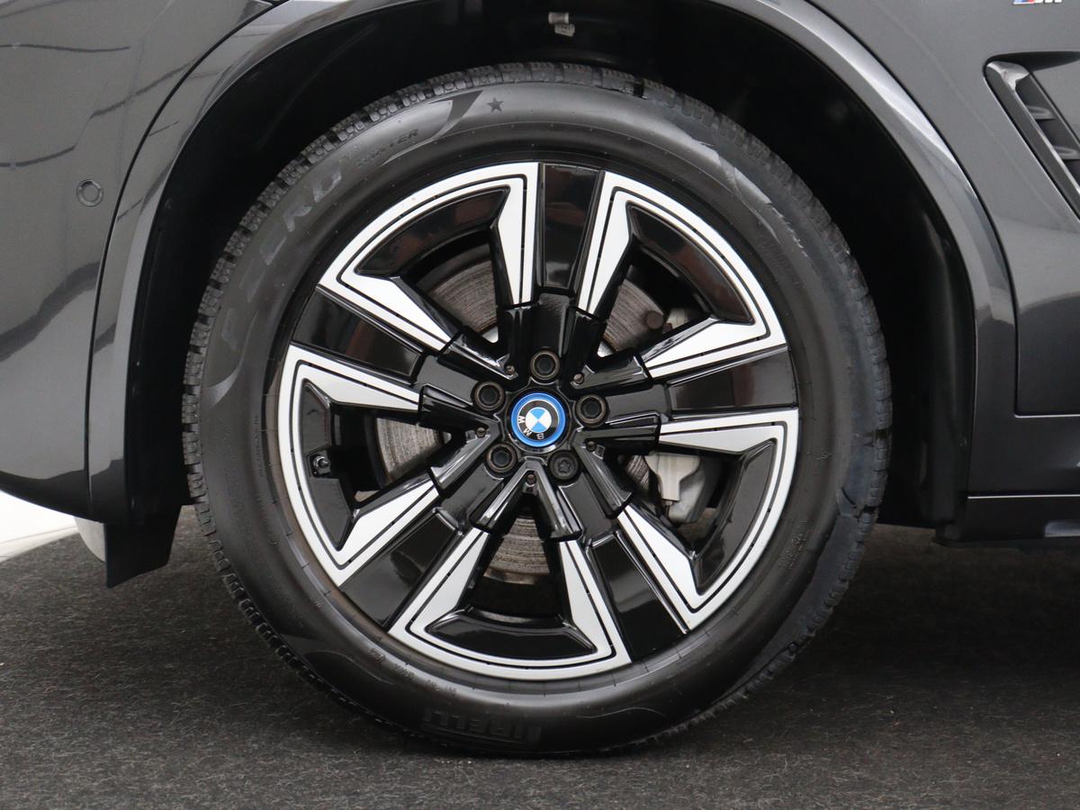19 inch lichtmetalen wielen met aerodynamisch design in Bicolor Jet Black