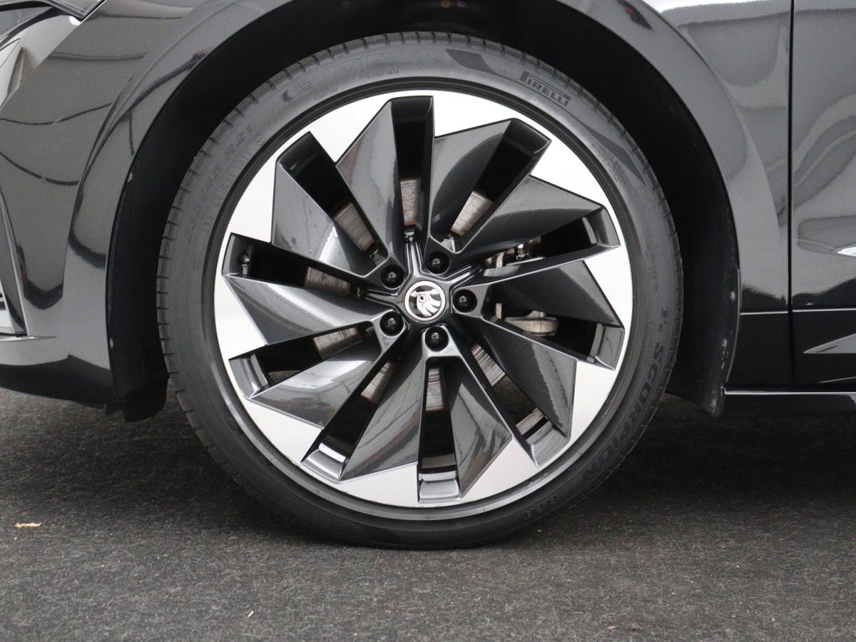 Velgen 'Zwart Betria', 21 inch lichtmetaal Banden 235/45/R21 voor, 255/40/R21 achter