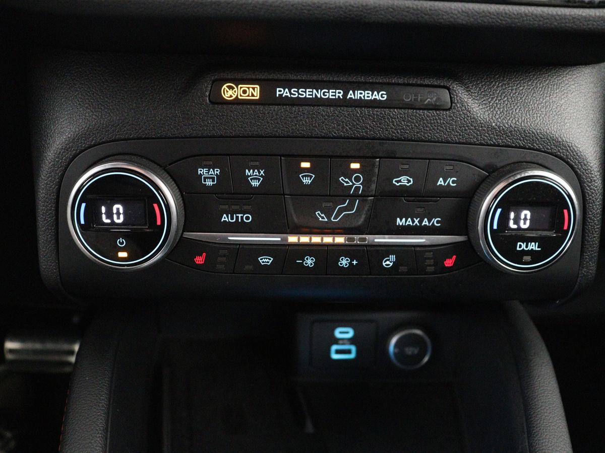 Automatische airco met 3 zones en bediening voor achterpassagiers