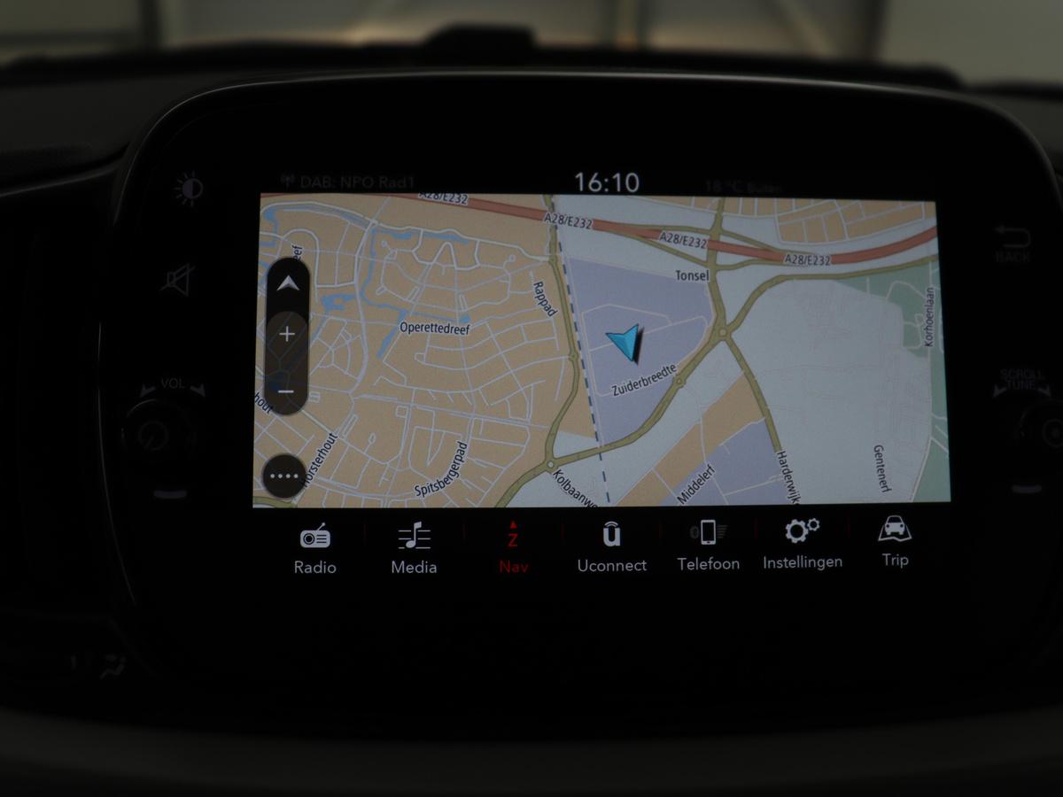 Uconnect navigatie met 7" touchscreen/Bluetooth®/Uconnect Live/DAB+