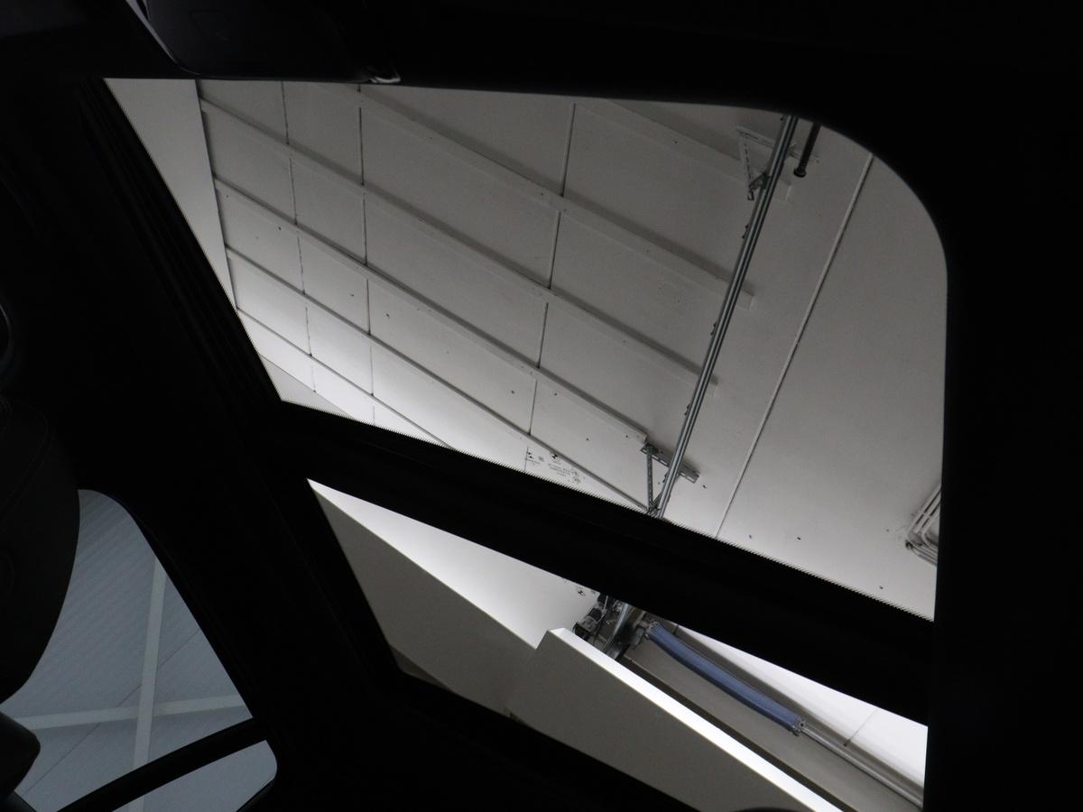 Glazen panoramadak, elektrisch bediend (voorste deel, schuif-/kantelfunctie)