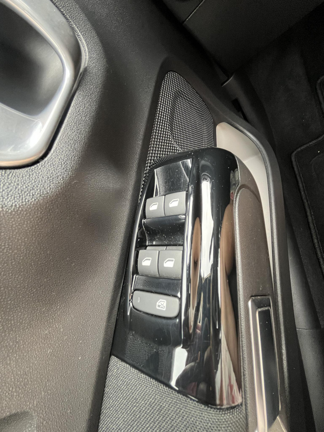 One touch elektrische raambediening voor en achter met antiklemvoorziening
