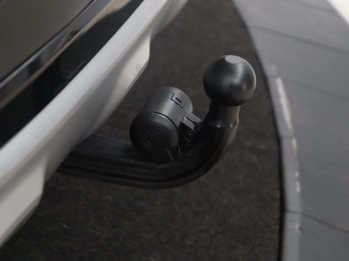 Trekhaak met elektrisch wegklapbare kogel