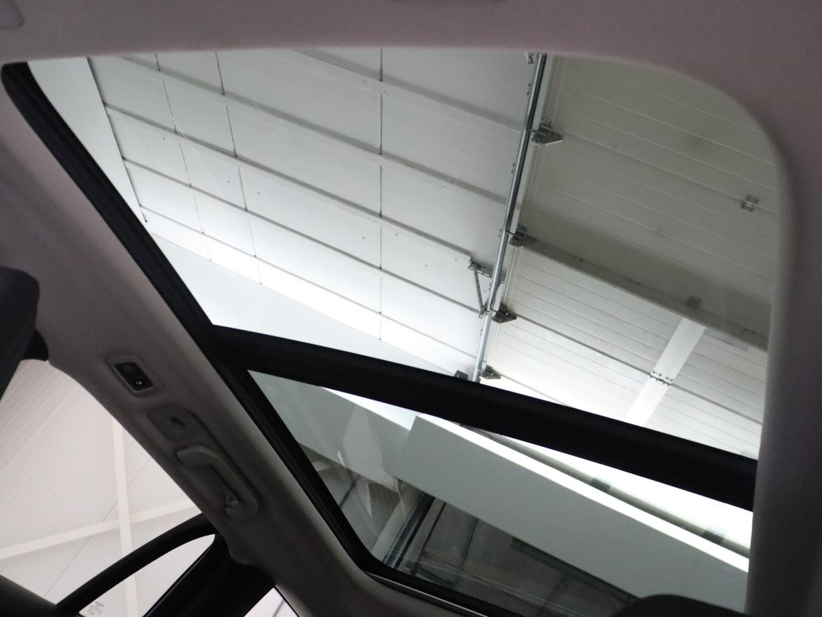 Elektrisch bedienbaar glazen panoramisch schuif-/kanteldak met elektrisch bedienbaar zonnescherm