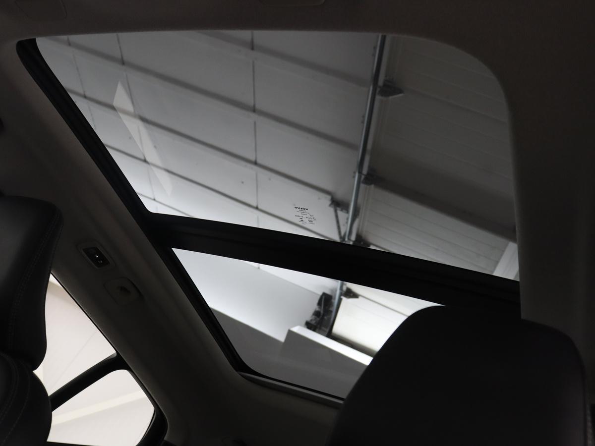 Elektrisch bedienbaar glazen panoramisch schuif-/kanteldak met elektrisch bedienbaar zonnescherm