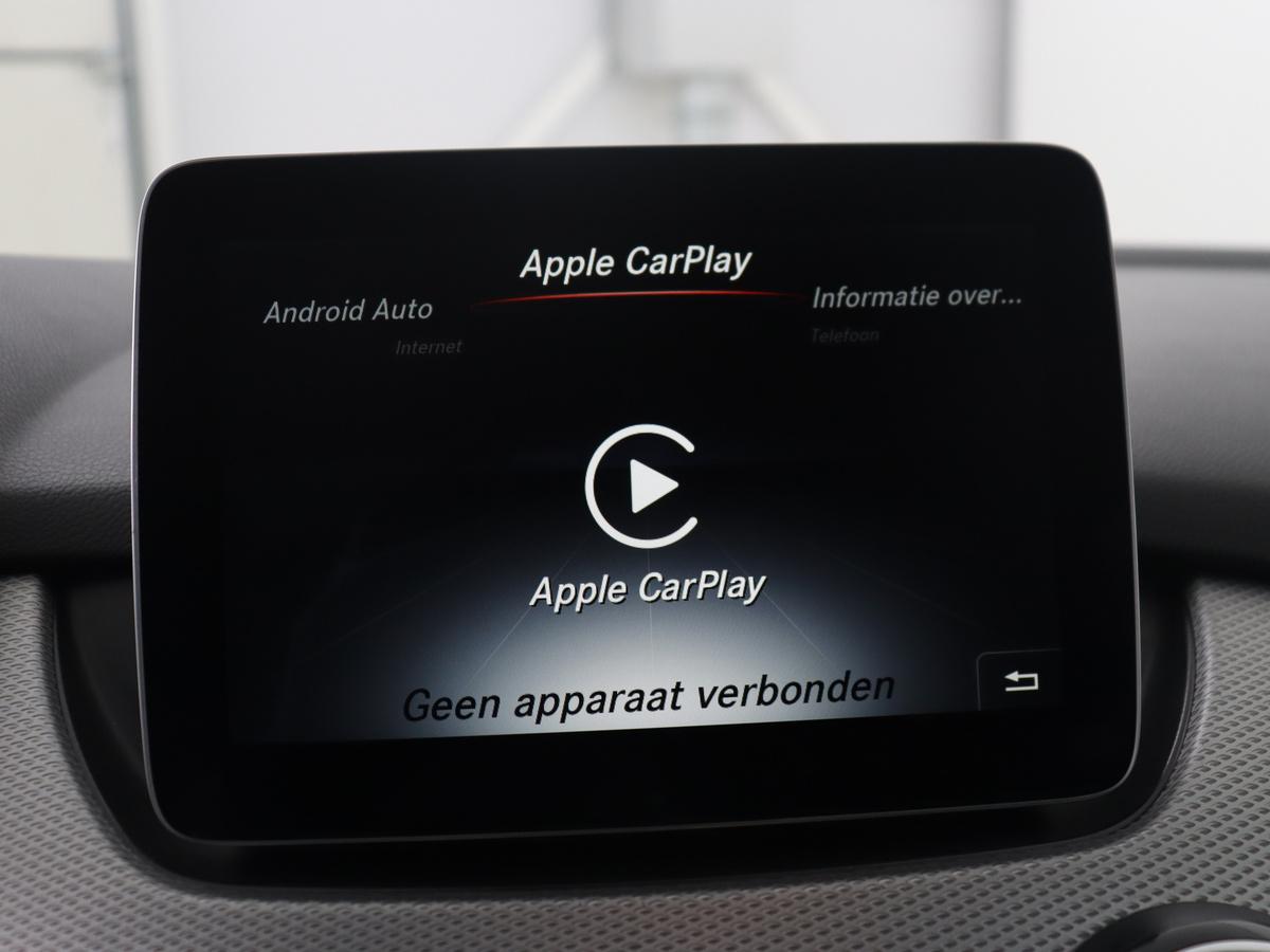 Smartphone-integratiepakket, bestaande uit Apple CarPlayTM en Adroid Auto, alsmede micro-usb en iPhone-lightningkabel