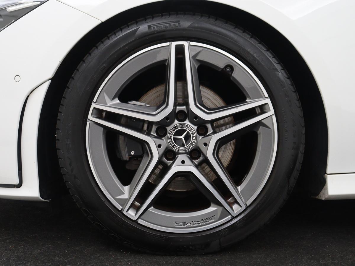 Vijf-spaak lichtmetalen AMG velgen 18"