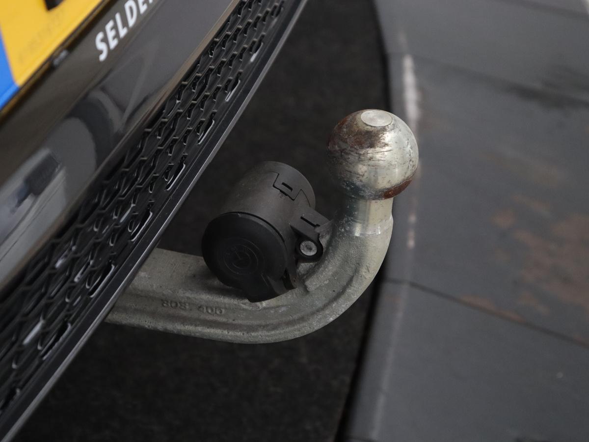 Trekhaak met elektrisch wegklapbare kogel