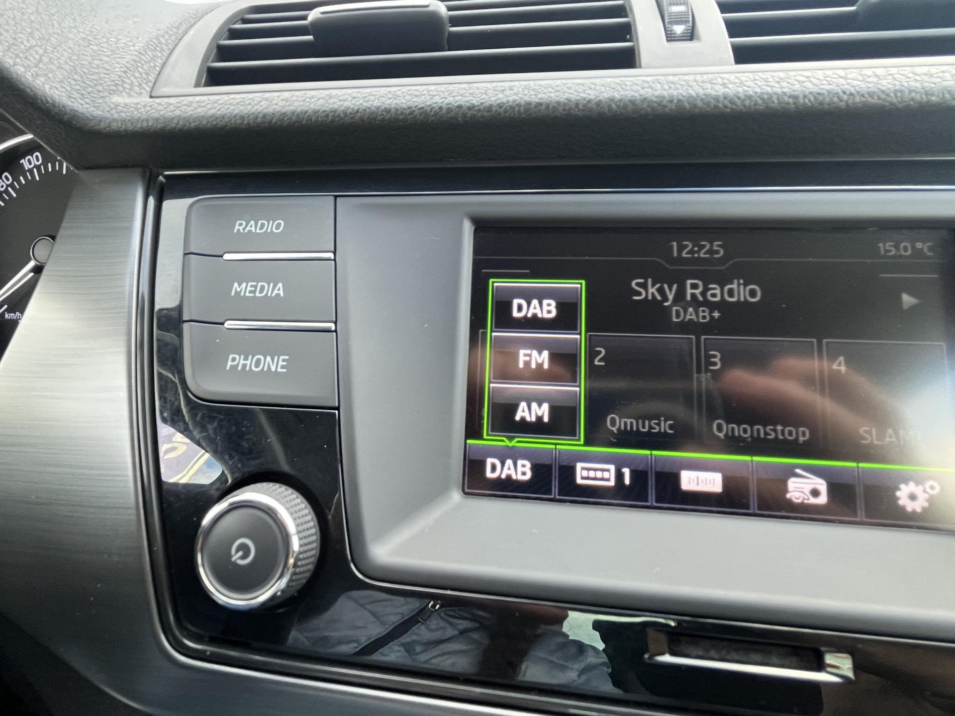 DAB (Digital Audio Broadcasting)
