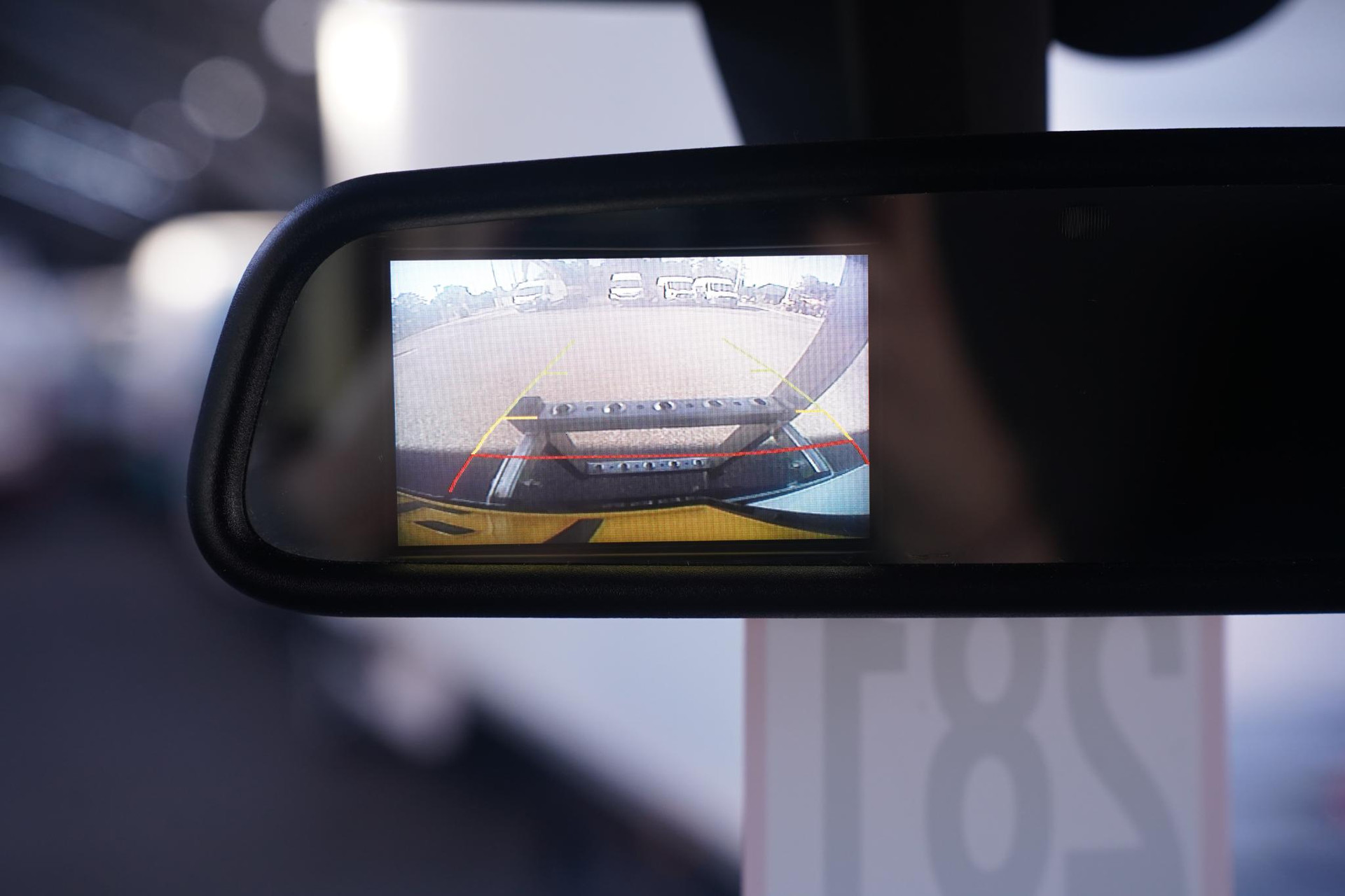 Achteruitrijcamera inclusief parkeersensoren achter