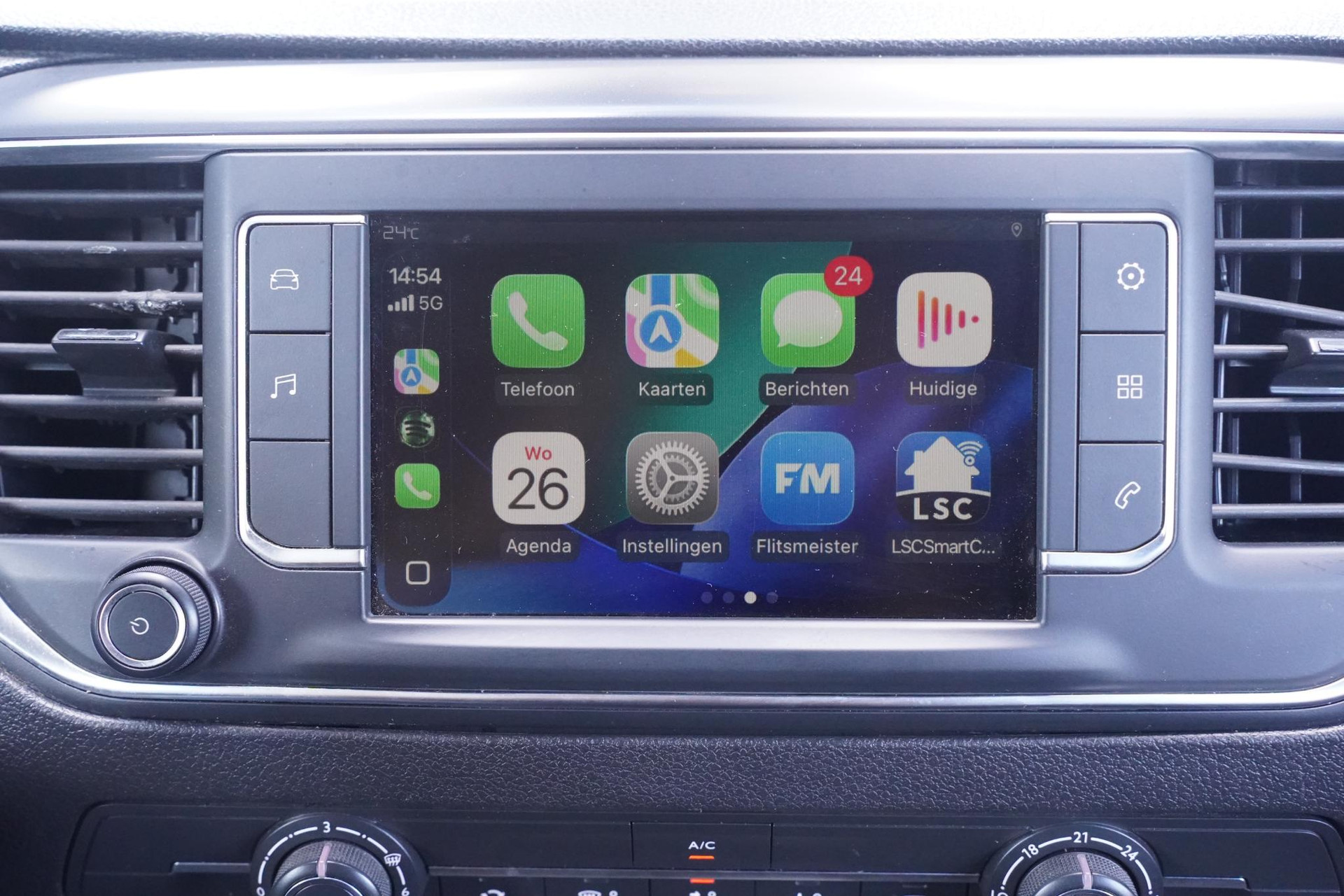 Apple CarPlay/Android Auto