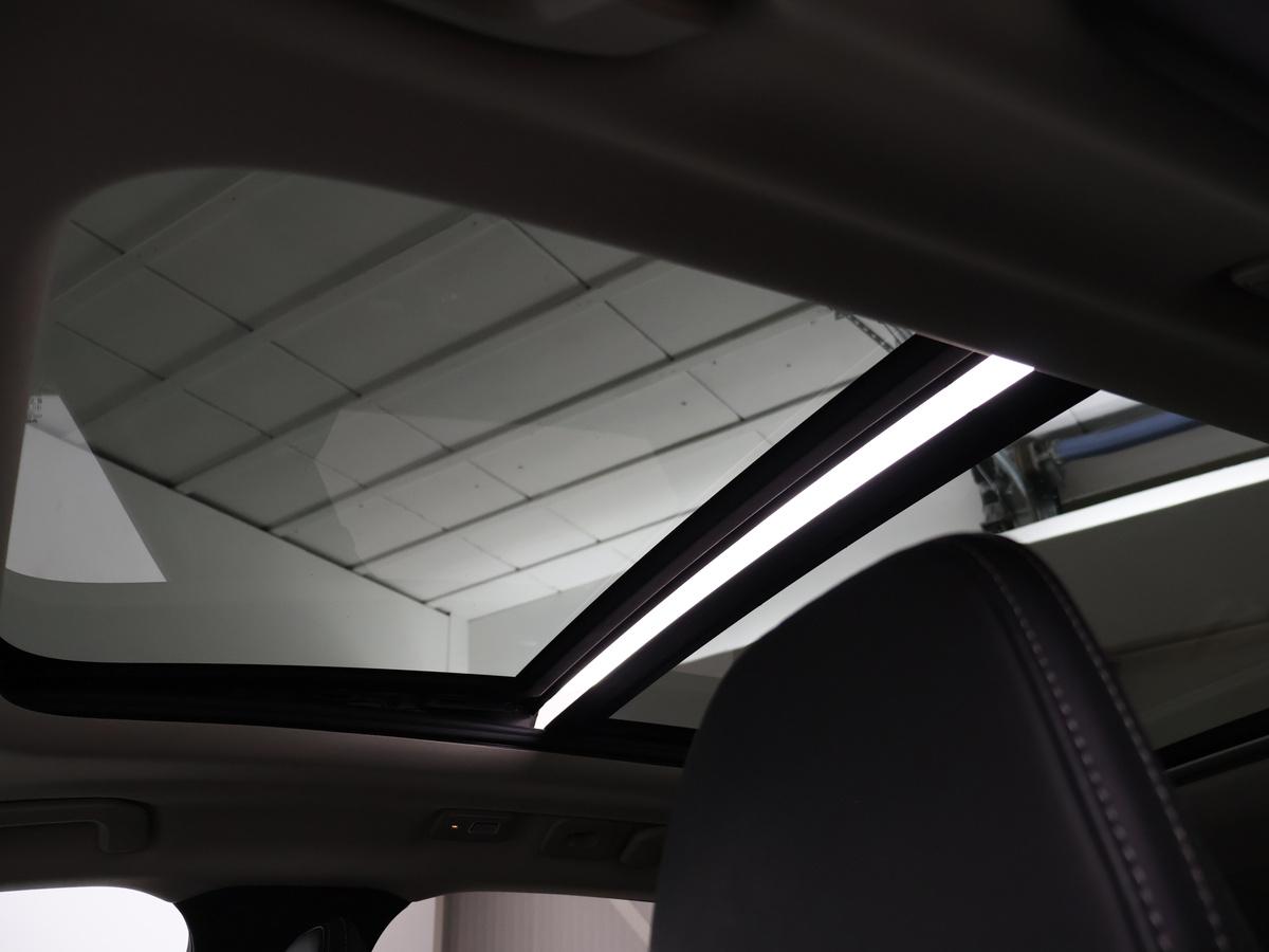Elektrisch bedienbaar glazen panoramisch schuif-/kanteldak met elektrisch bedienbaar zonnescherm